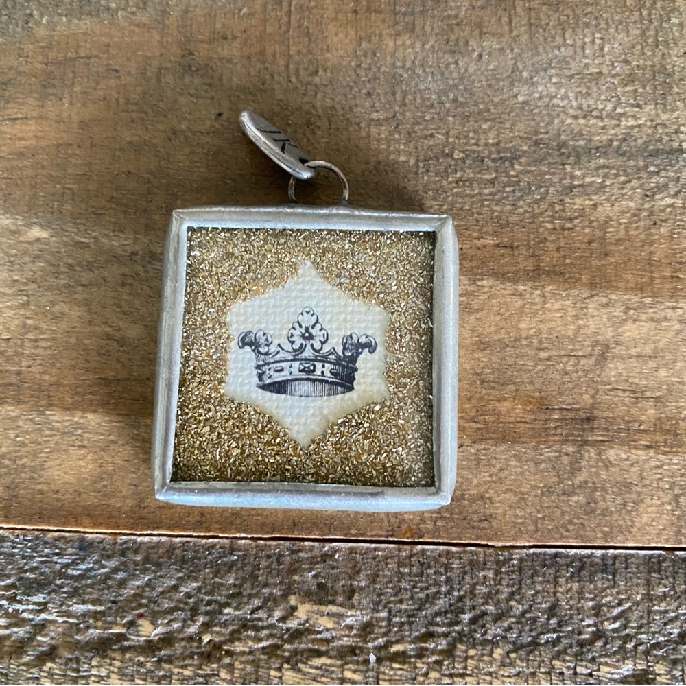 Jewel Kade Gold Glitter Crown Charm. “This is the Life”